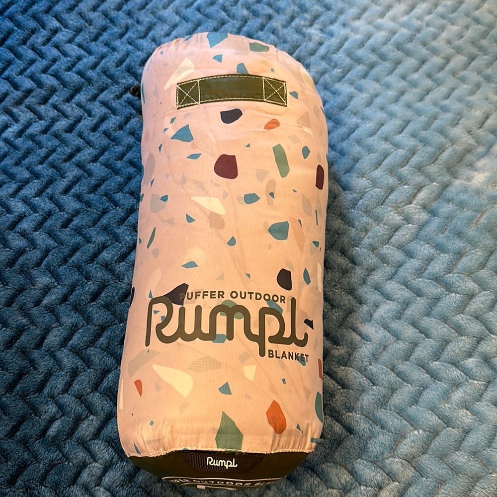 NWOT Rumpl Puffer Outdoor Blanket